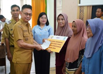Warga Pontianak Utara Terima Bantuan Tunai dari Pemkot