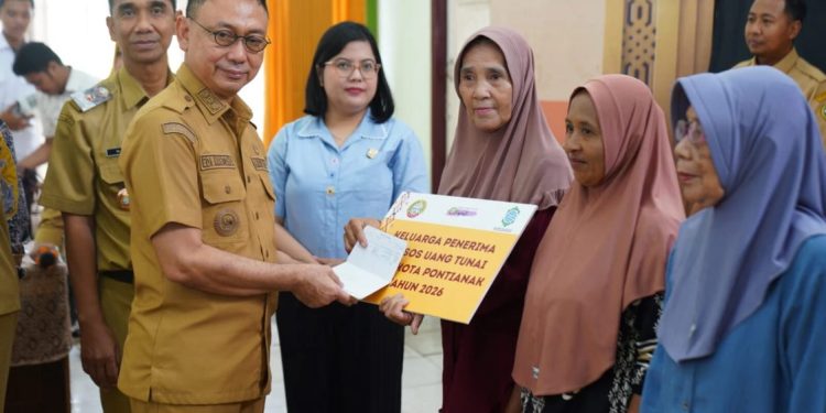 Warga Pontianak Utara Terima Bantuan Tunai dari Pemkot