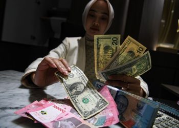 Rupiah Hampir Sentuh Rp17.000, Ekonom Sebut Pengaruh Gejolak Global