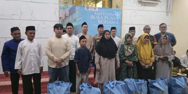 Polri dan Jurnalis Kolaborasi Berikan Bantuan kepada 100 Anak Yatim