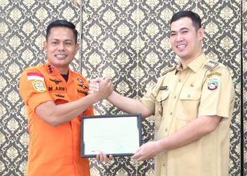 Bupati Pangkep Terima Penghargaan dari Basarnas atas Dukungan Operasi SAR