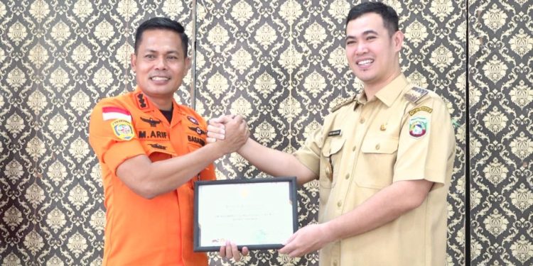 Bupati Pangkep Terima Penghargaan dari Basarnas atas Dukungan Operasi SAR