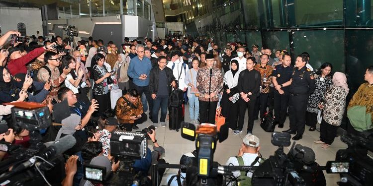 Kemlu Lanjutkan Evakuasi WNI dari Iran di Tengah Ketegangan Timur Tengah