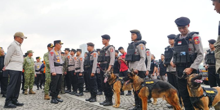 Kapolri dan Panglima TNI Pimpin Apel Operasi Ketupat 2026 di Monas