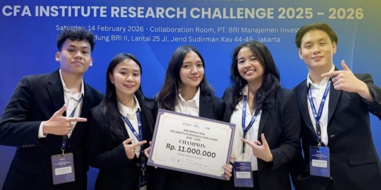 Tim Mahasiswa FEB UI Raih Juara Nasional di CFA Research Challenge