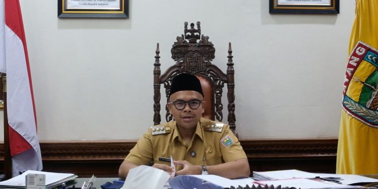 Bupati Batang Klarifikasi Isu Kekurangan Guru, Fokus pada Distribusi