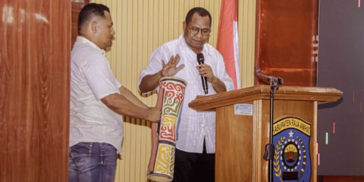 Bupati Raja Ampat Resmikan Yayasan Bantuan Hukum Baru