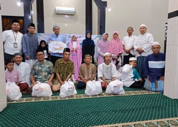 Masjid Al Haadi Batang dan Lazismu Berikan Santunan untuk Yatim dan Duafa