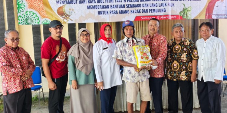 PMI Sumenep Salurkan Bantuan Ramadan untuk Pekerja Informal