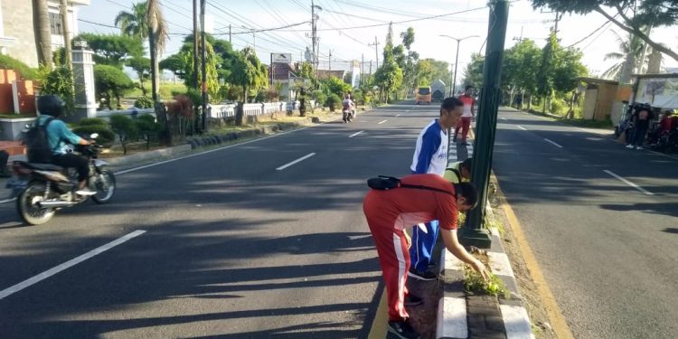 ASN Sumenep Laksanakan Gerakan Bersih-Bersih Kota