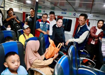 Amsakar dan Li Claudia Pantau Arus Mudik Lebaran di Batam