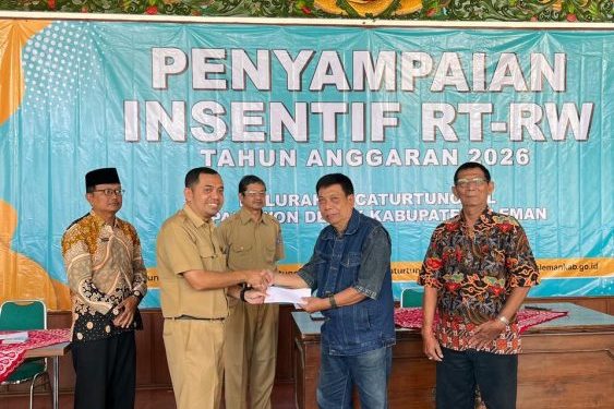 Insentif untuk 386 Ketua RT dan RW di Caturtunggal Disalurkan