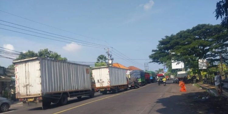 Kondisi Antrean Kendaraan Menuju Pelabuhan Gilimanuk Masih Padat