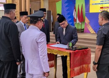 Bupati Sambas Lantik Pejabat Baru, Fokus pada Peningkatan Layanan dan Penguatan Perbatasan