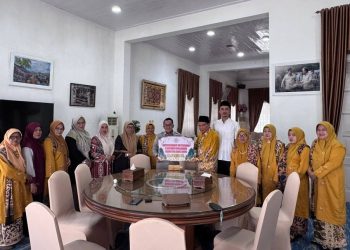 Kerabat Kesultanan Pagaruyung Berikan Bantuan kepada Warga Tanah Datar