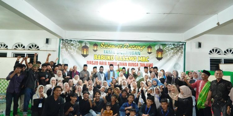 Wakil Bupati Tanah Datar Dukung Tradisi Buka Puasa Bersama Remaja Masjid Bungo Tanjung