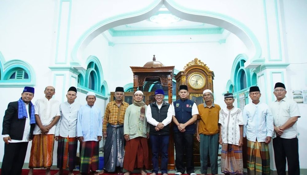 Bupati Tanah Datar Sahur Bersama Warga di Hunian Sementara Guguak Malalo
