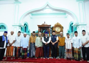 Bupati Tanah Datar Sahur Bersama Warga di Hunian Sementara Guguak Malalo