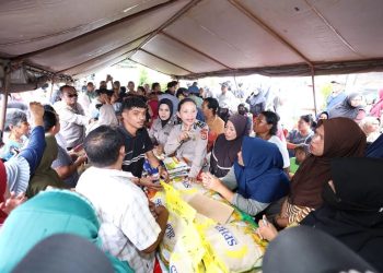 Polda Maluku Distribusikan Beras Gratis kepada 1.000 Warga di Ambon
