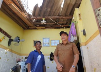 Bupati Sidoarjo Tinjau Kerusakan Akibat Puting Beliung, Perbaikan Rumah Dipercepat