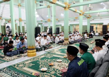 Tradisi Malam Selawe di Gresik Tingkatkan Spirit Ramadan dan Ekonomi Lokal