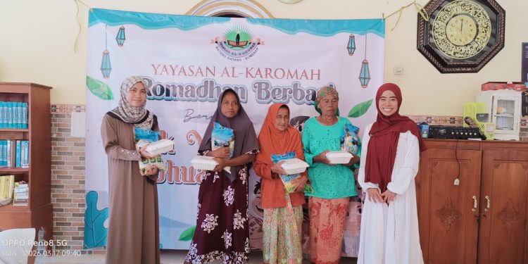 Yayasan Al-Karomah Sumenep Berikan Santunan kepada Ratusan Yatim dan Duafa