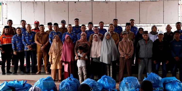 Pemkab Tanah Datar Distribusikan Bantuan Presiden untuk Korban Bencana