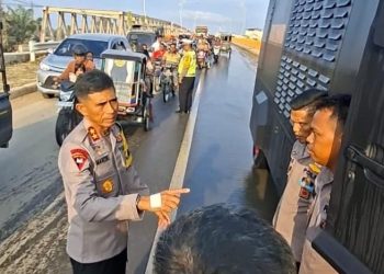 Polda Aceh Lakukan Pembersihan Jalan di Aceh Tamiang Jelang Idulfitri