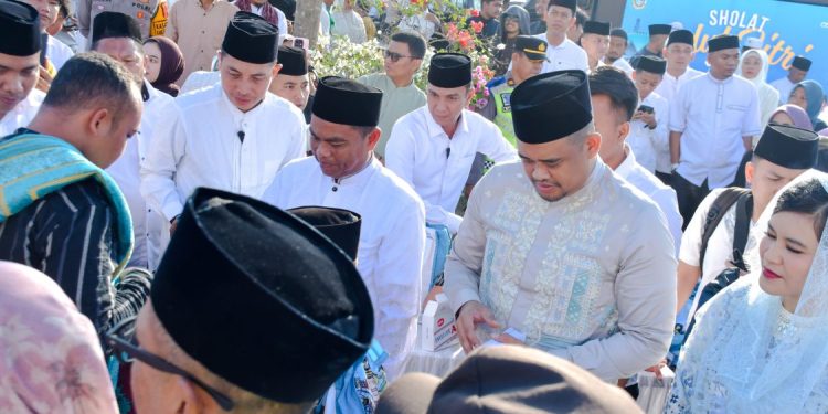 Ribuan Umat Muslim Hadiri Salat Idulfitri di Masjid Agung Sergai
