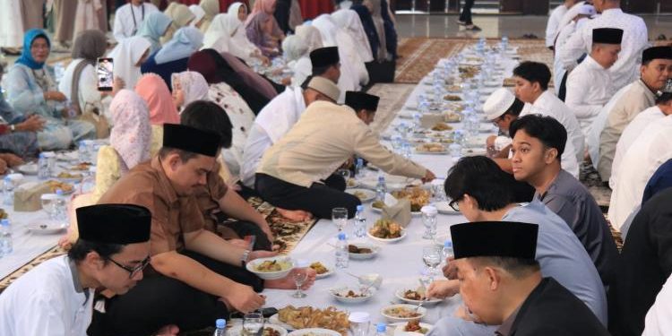 Gubernur Kalimantan Barat Gelar Tradisi Saprahan di Hari Raya Idulfitri