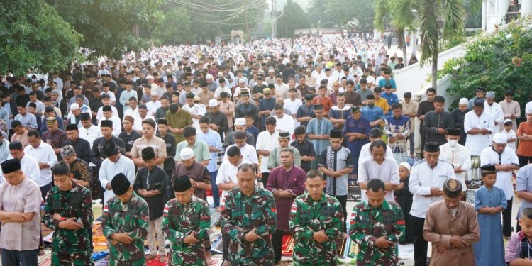 Ribuan Umat Muslim Laksanakan Salat Idulfitri di Perbatasan RI-Timor Leste