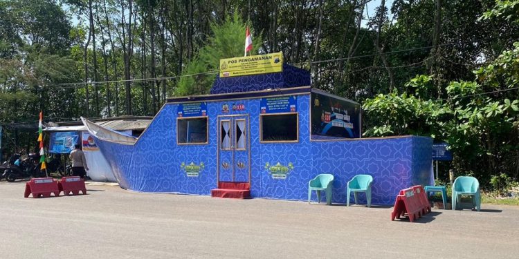 Pospam Kapal di Pantai Sigandu Batang Menjadi Daya Tarik Pengamanan Lebaran