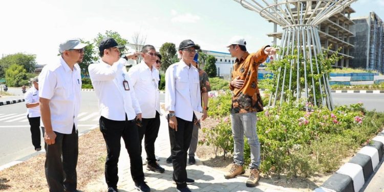Wali Kota Batam Amsakar Achmad Tinjau Proyek Infrastruktur dan Taman Pascacuti Lebaran