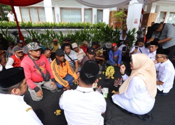 Bupati Banyuwangi Gelar Halalbihalal dengan Pengemudi Becak dan Ojol