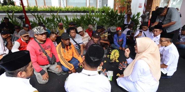 Bupati Banyuwangi Gelar Halalbihalal dengan Pengemudi Becak dan Ojol