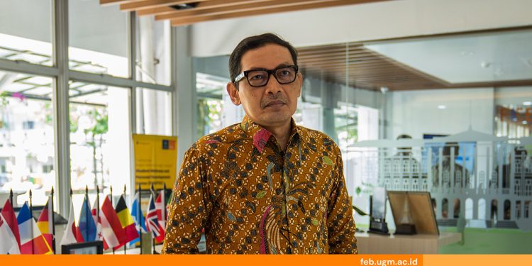 Lonjakan Harga Minyak Dunia Akibat Konflik Iran-Israel, Ekonom UGM Bahas Ketahanan Ekonomi Indonesia