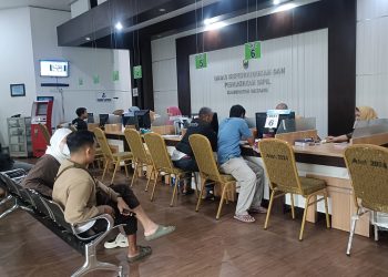 Ratusan Warga Serbu Layanan Kependudukan di Batang Usai Lebaran