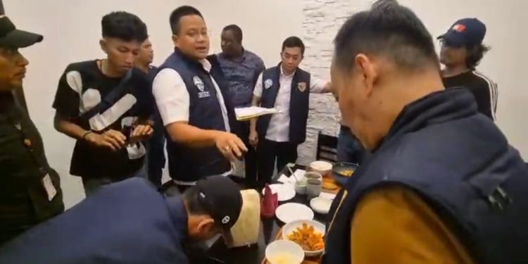 Dua WNA Liberia Ditangkap Polres Metro Jakarta Barat Terkait Kasus Penipuan