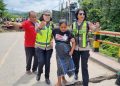 Polwan Polda NTT Evakuasi Ibu Hamil di Jembatan Ambruk Naibonat