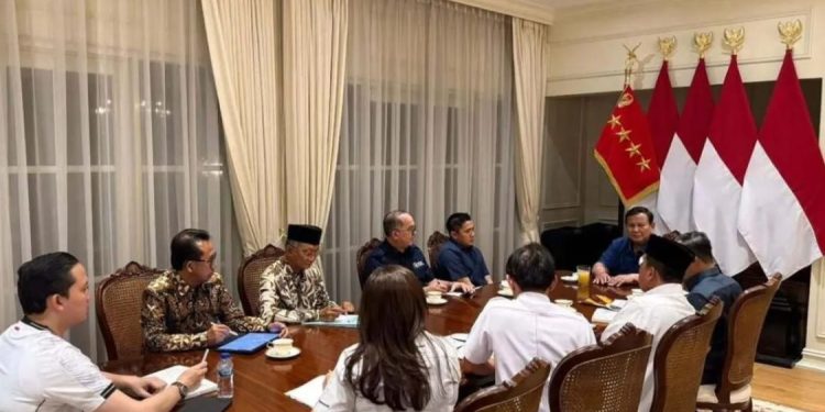 Presiden Prabowo Instruksikan Pembangunan Rumah untuk Warga di Pinggir Rel Senen