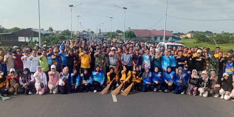 Bupati Hulu Sungai Utara Pimpin Aksi Kebersihan Massal
