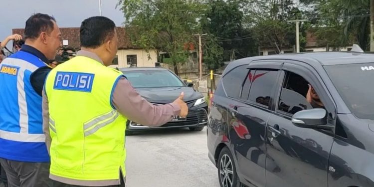 Arus Kendaraan di Tol Cipali Berangsur Lancar Berkat Rekayasa Lalu Lintas