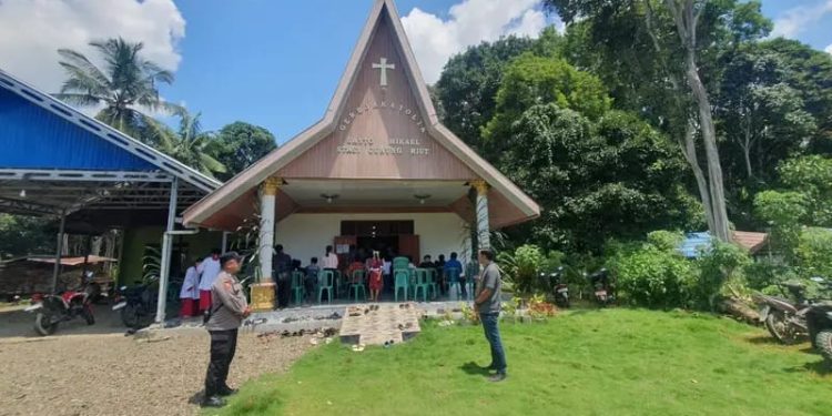 Polsek Halong Pastikan Keamanan Ibadah Minggu Palma dengan Pendekatan Humanis