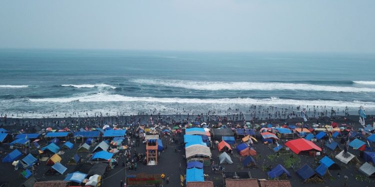 Tradisi Kupatan di Lumajang Dorong Wisata dan Ekonomi Lokal