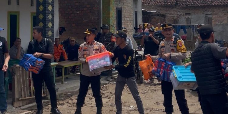 Polri Lakukan Penanganan Bencana di Manduriang, Evakuasi dan Bantuan Disalurkan