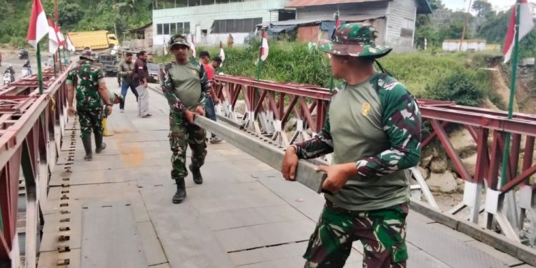 TNI Selesaikan Perbaikan Jembatan Bailey Umah Besi yang Rusak Saat Lebaran