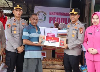 Kolaborasi Polres Ogan Ilir, Bhayangkari, dan Baznas Bantu Korban Kebakaran