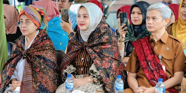 Pemkab Lumajang: Perempuan Berperan Penting dalam Membangun Harmoni Sosial