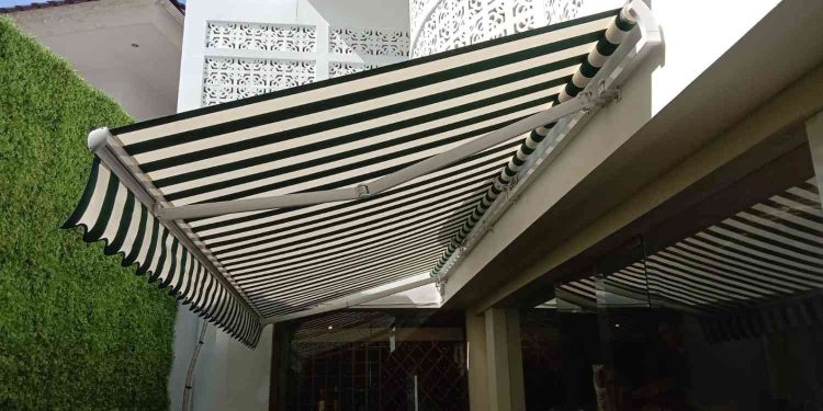 Keunggulan Memasang Awning Gulung
