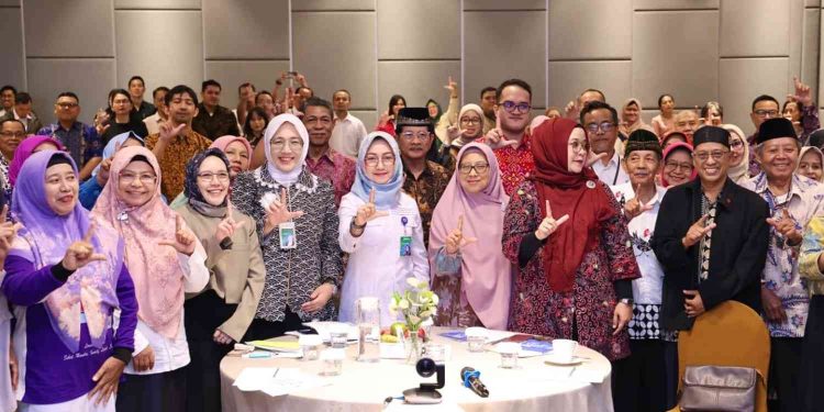 Kolaborasi lintas sektor untuk mendorong inklusi tenaga kerja lansia. Kementerian Ketenagakerjaan bersama perwakilan pemerintah, dunia usaha, akademisi, dan komunitas berfoto bersama usai workshop “Inklusi untuk Semua: Lansia Bekerja, Lansia Sejahtera” di Jakarta, Rabu (15/4/2026).